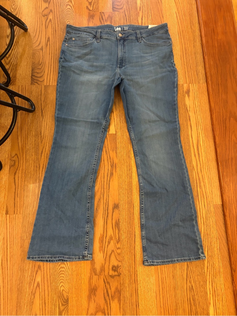 Lee Women’s boot cut Jeans in Light Blue Wash 18 M new